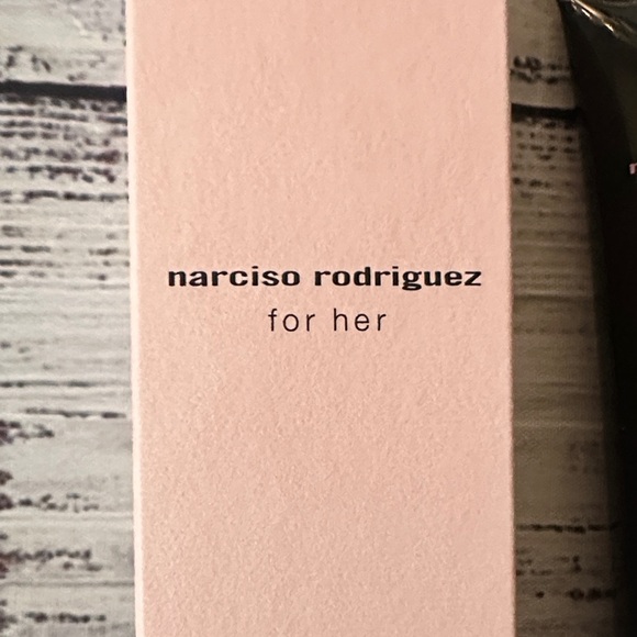 Narciso Rodriguez For Her Body Lotion - Picture 2 of 3